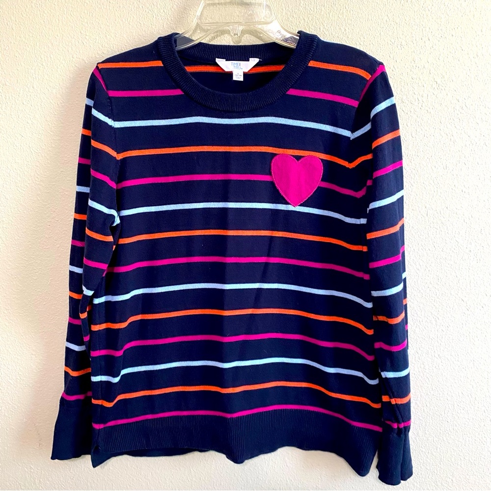 Dark blue knit sweater with heart detail large w80